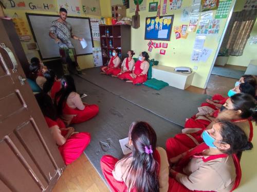 Training de integración sensorial en la escuela de Hetauda, Nepal